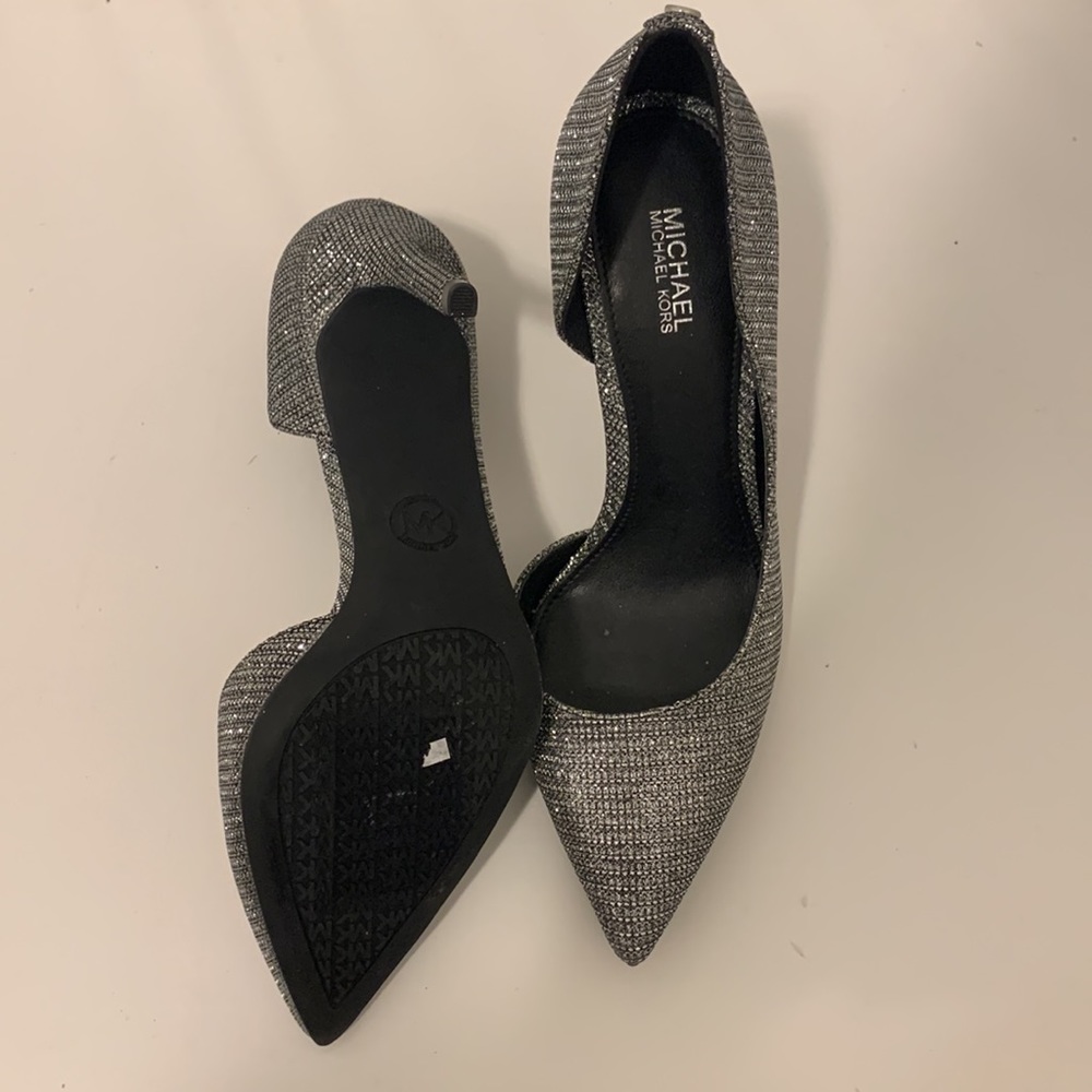 Michael Kors Silver shoes size 7M NEW - Picture 2 of 4